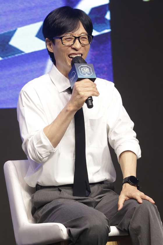 Comedian Yoo Jae-suk greets reporters at a press conference for the third season of Disney+'s ″The Zone: Survival Mission″ at the Conrad Seoul hotel in Yeongdeungpo District, western Seoul, on Aug. 6. [YONHAP]