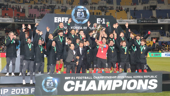 The Korean national team celebrates winning the East Asian Football Federation E-1 Football Championship at Busan Asiad Main Stadium in Busan on Dec. 18, 2019. [JOONGANG ILBO] 