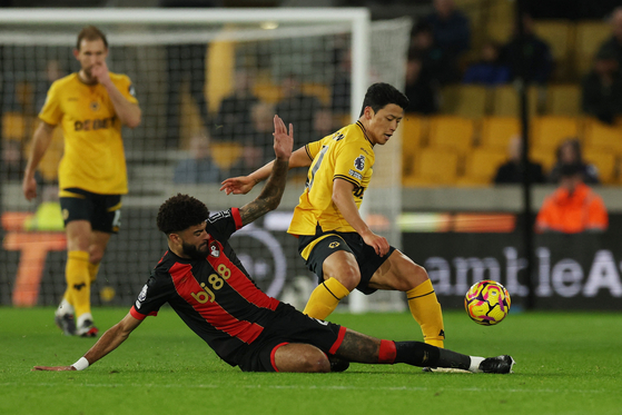 Wolverhampton Wanderers forward Hwang Hee-chan, right, vies for the ball during a Premier League match against Bournemouth at Molineux Stadium in Wolverhampton, England on Nov. 30. [REUTERS/YONHAP] 