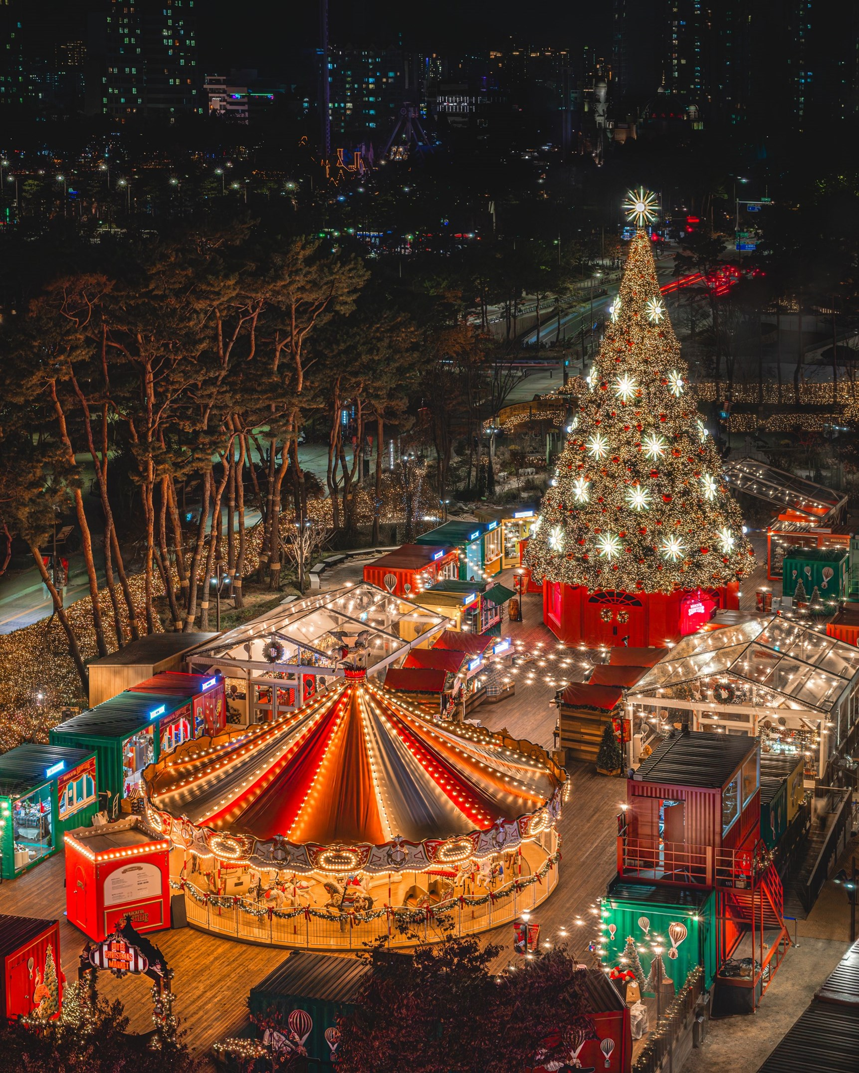 Installation view of the Lotte Christmas Market in Songpa District, southern Seoul [LOTTE DEPARTMENT STORE]