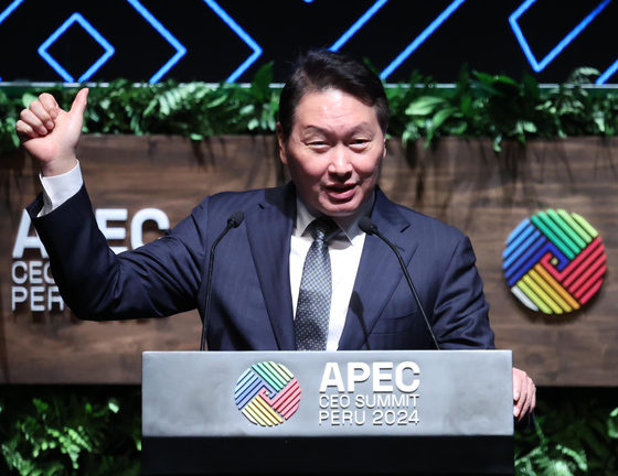 SK Group Chairman Chey Tae-won speaks of the 2025 Asia-Pacific Economic Cooperation CEO Summit that will take place in Gyeongju, North Gyeongsang, after being designated to chair the event at Lima on Nov.15. [YONHAP]