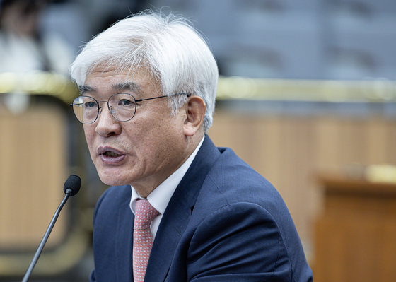 Constitutional Court justice candidate Ma Eun-hyeok speaks during a parlimentary hearing at the National Assembly in Yeouido, western Seoul, on Dec. 23. [NEWS1] 