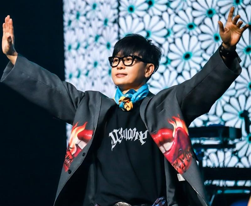 Singer Lee Seung-hwan [INSTAGRAM]