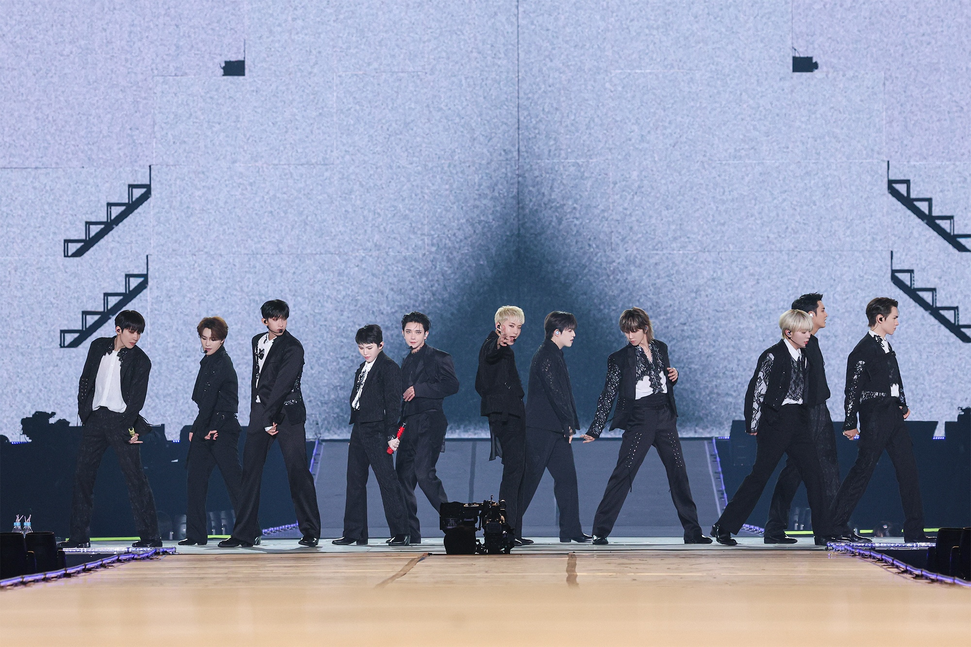 Boy band Seventeen during its Fukuoka PayPay Dome performance, held on Dec. 19, 21 and 22 in Japan as part of its ″Right Here″ world tour. [PLEDIS ENTERTAINMENT]