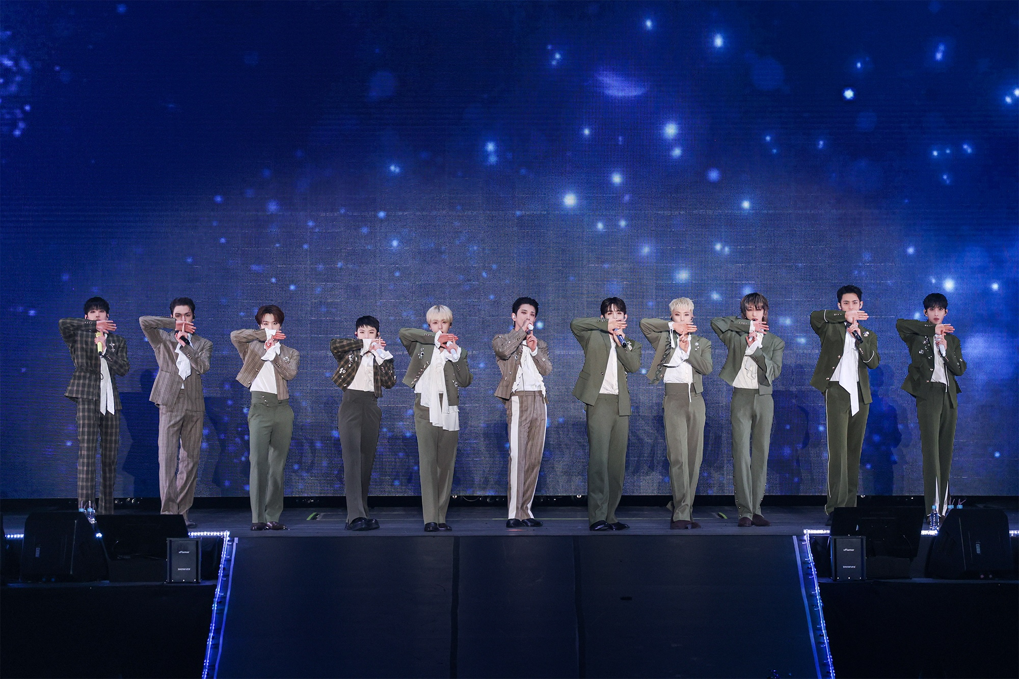 Boy band Seventeen during its Fukuoka PayPay Dome performance, held on Dec. 19, 21 and 22 in Japan as part of its ″Right Here″ world tour. [PLEDIS ENTERTAINMENT]