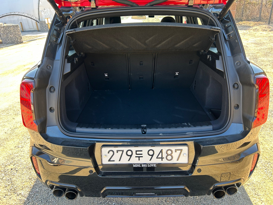 The boot capacity extends to 1,450 liters (383 gallons) when the second row folds down. [SARAH CHEA] 