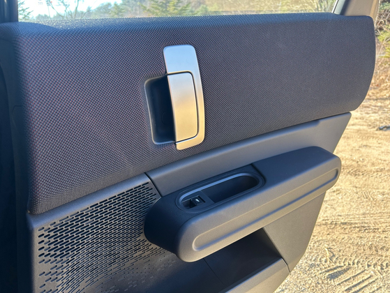 The horizontally placed door handle on the window adds a sports car vibe. [SARAH CHEA] 
