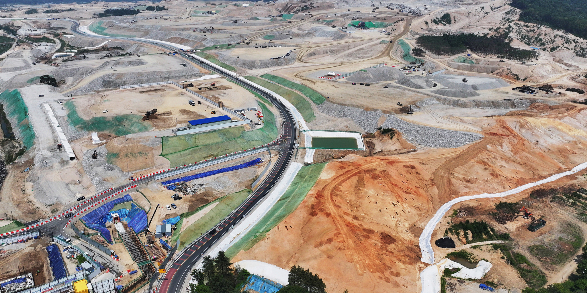 A semiconductor complex cluster under construction at Yongin, Gyeonggi [YONHAP] 