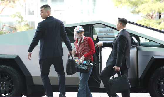 Singer G-Dragon exits a Tesla Cybertruck at Incheon International Airport on Nov. 4. [NEWS1]