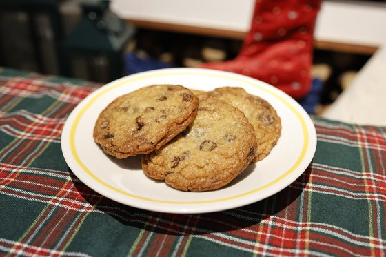 Chewy chocolate chip cookies [YEOM HYE-MIN]