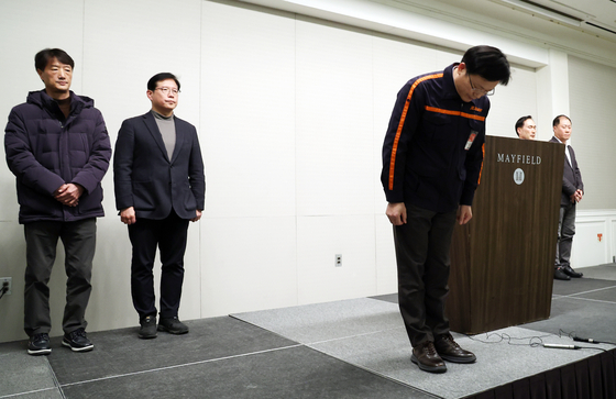 Jeju Air CEO Kim E-bae bows his head during an emergency press conference held at the Mayfield Hotel in Gangseo District, western Seoul, on Dec. 29.  