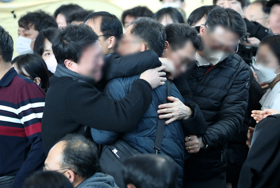 Bereaved families of the victims of Sunday’s Jeju Air crash hold each other and grieve at Muan International Airport in Muan, South Jeolla, on Monday. [JOINT PRESS CORPS]