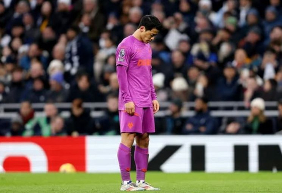 Wolverhampton Wanderers forward Hwang Hee-chan stands still after scoring a goal during a Premier League match against Tottenham Hotspur at Tottenham Hotspur Stadium in London on Sunday. [SCREEN CAPTURE]