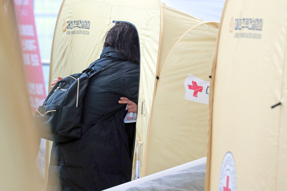 Bereaved families of the victims of Sunday’s Jeju Air crash hold each other and grieve at Muan International Airport in Muan, South Jeolla, on Monday. [YONHAP]