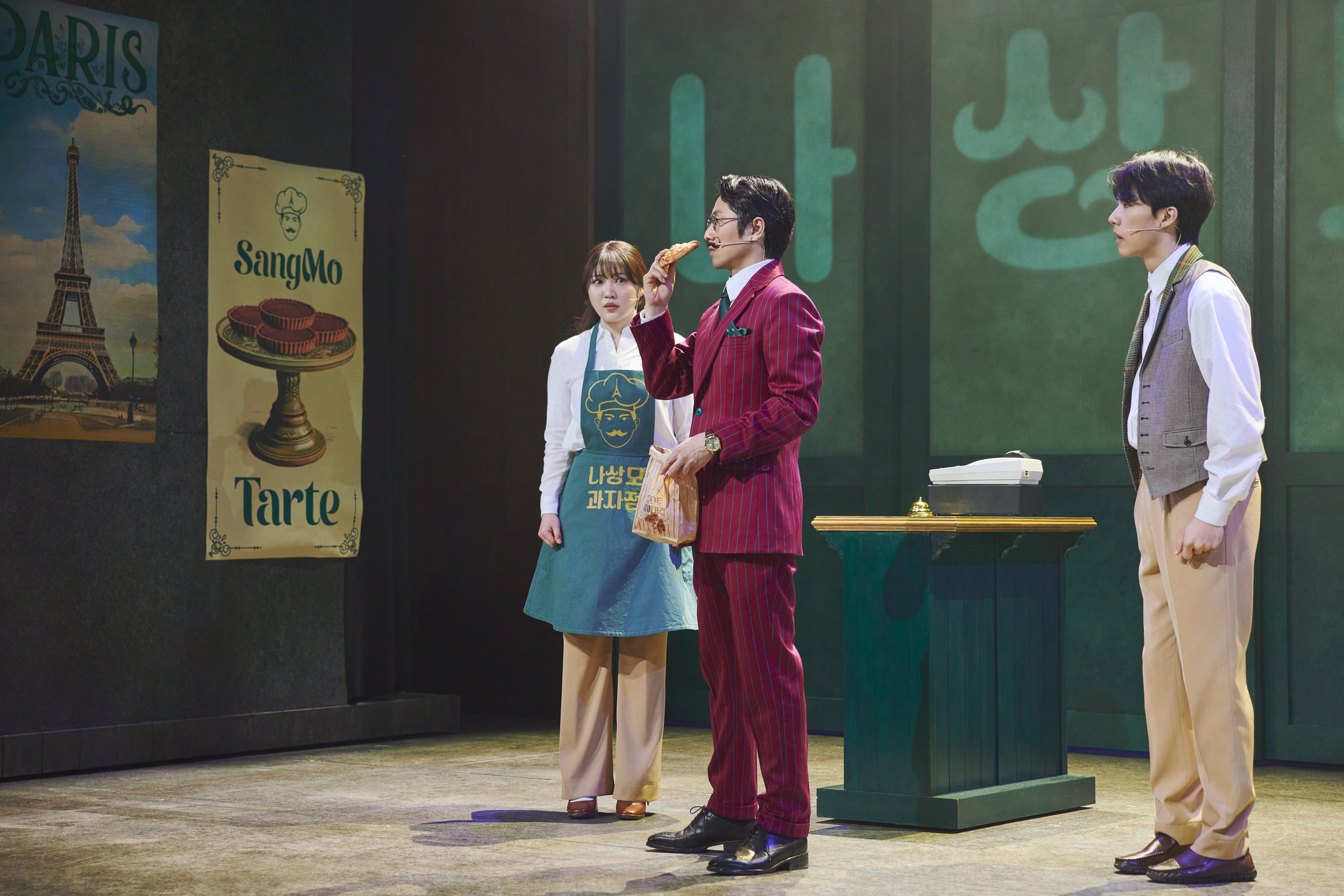 A scene in the ongoing run of horror rom-com musical ″Ghost Bakery″ at the Doosan Art Center in Jongno District, central Seoul [LIBRARY COMPANY]