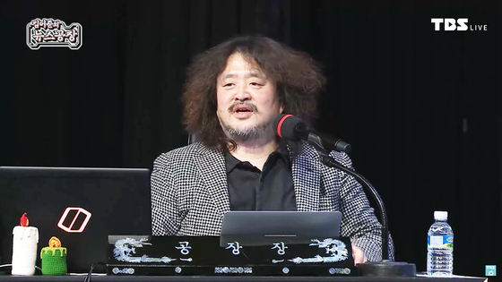Far-left political YouTuber Kim Ou-joon speaks during a video on his channel News Factory [SCREEN CAPTURE]