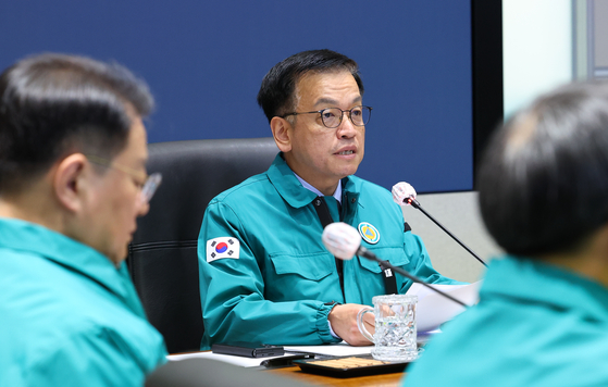 Acting President Choi Sang-mok speaks during a Central Disaster and Safety Countermeasures Headquarters meeting at the government complex in central Seoul on Dec. 31, 2024. [JOINT PRESS CORPS]