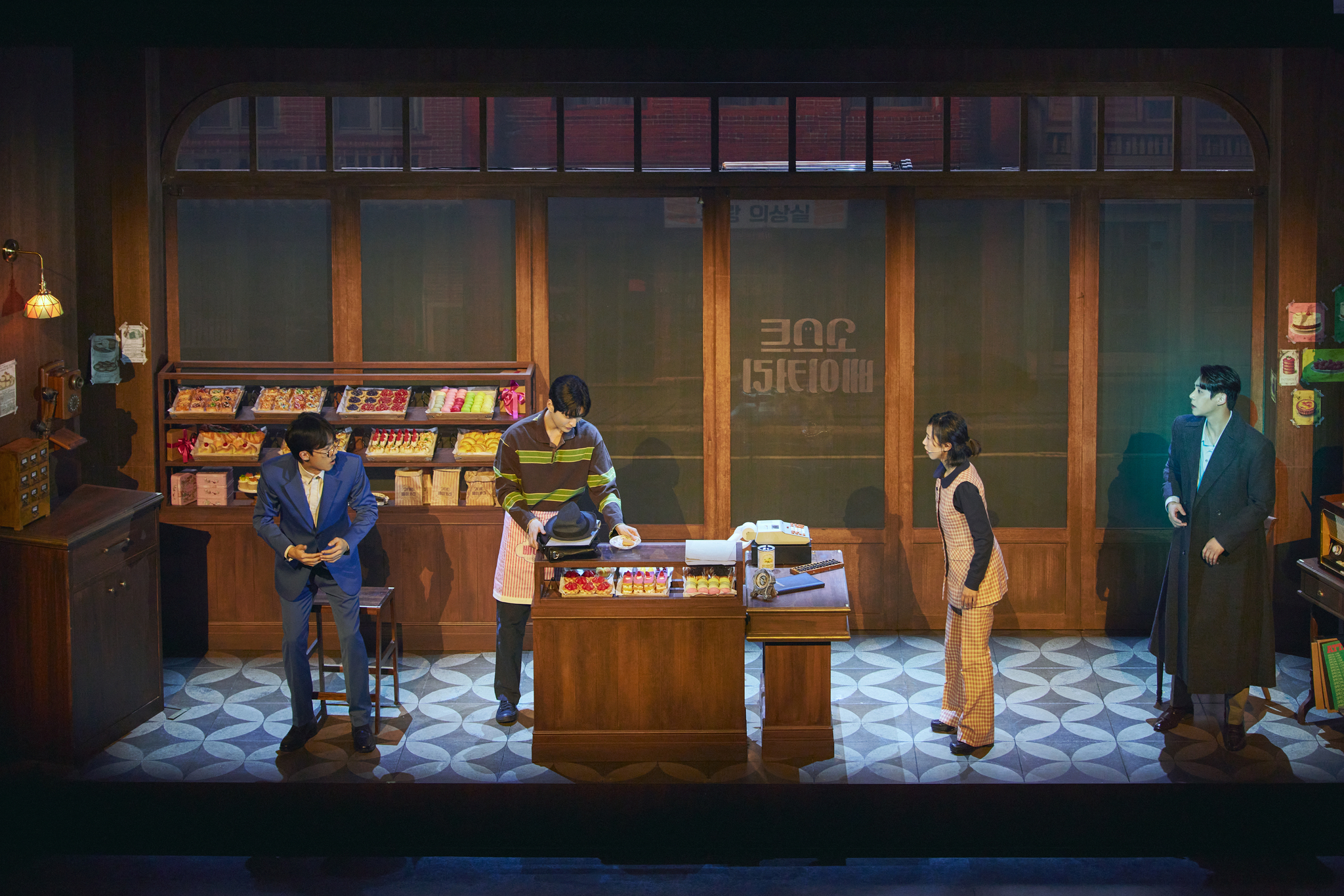 A scene in the ongoing run of horror rom-com musical ″Ghost Bakery″ at the Doosan Art Center in Jongno District, central Seoul [LIBRARY COMPANY]