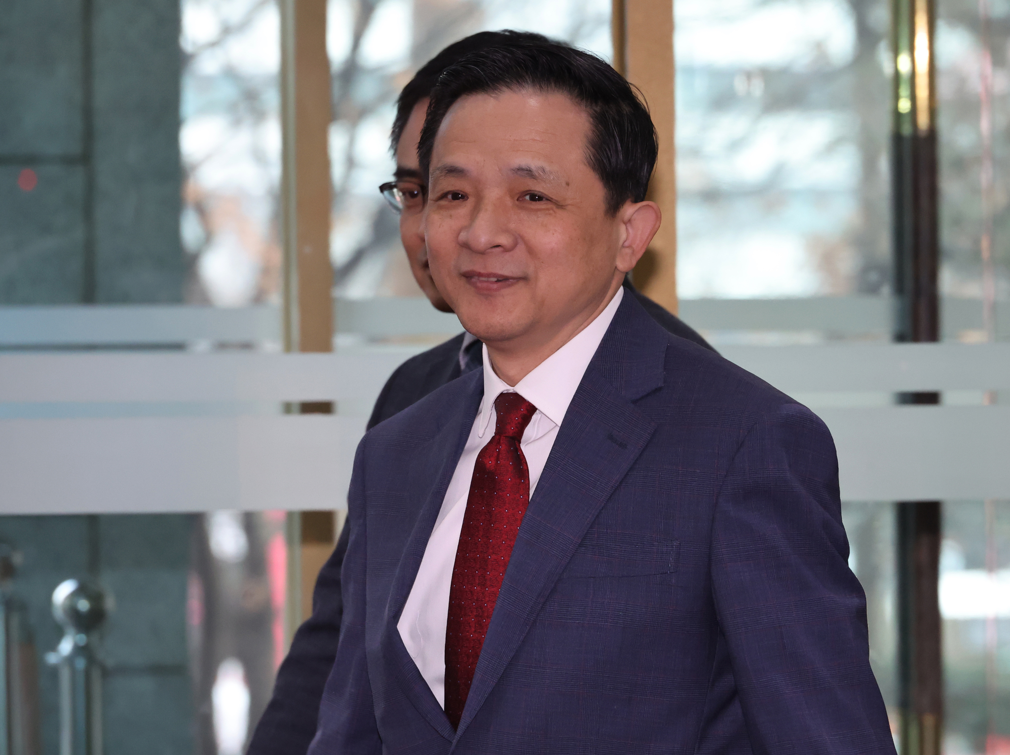 Chinese Ambassador-designate Dai Bing enters the Foreign Ministry building in Seoul on Dec. 30. [YONHAP]