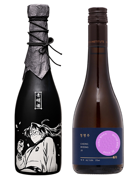 The traditional liquor Return of the Blossoming Blade Cheongmyeongju, left, and the liquor it was modeled after, Cheongmyeongju, right, crafted by Han Young-seok, a renowned master in traditional Korean nuruk (fermentation starter). [DAEDONGYEOJUDO] 
