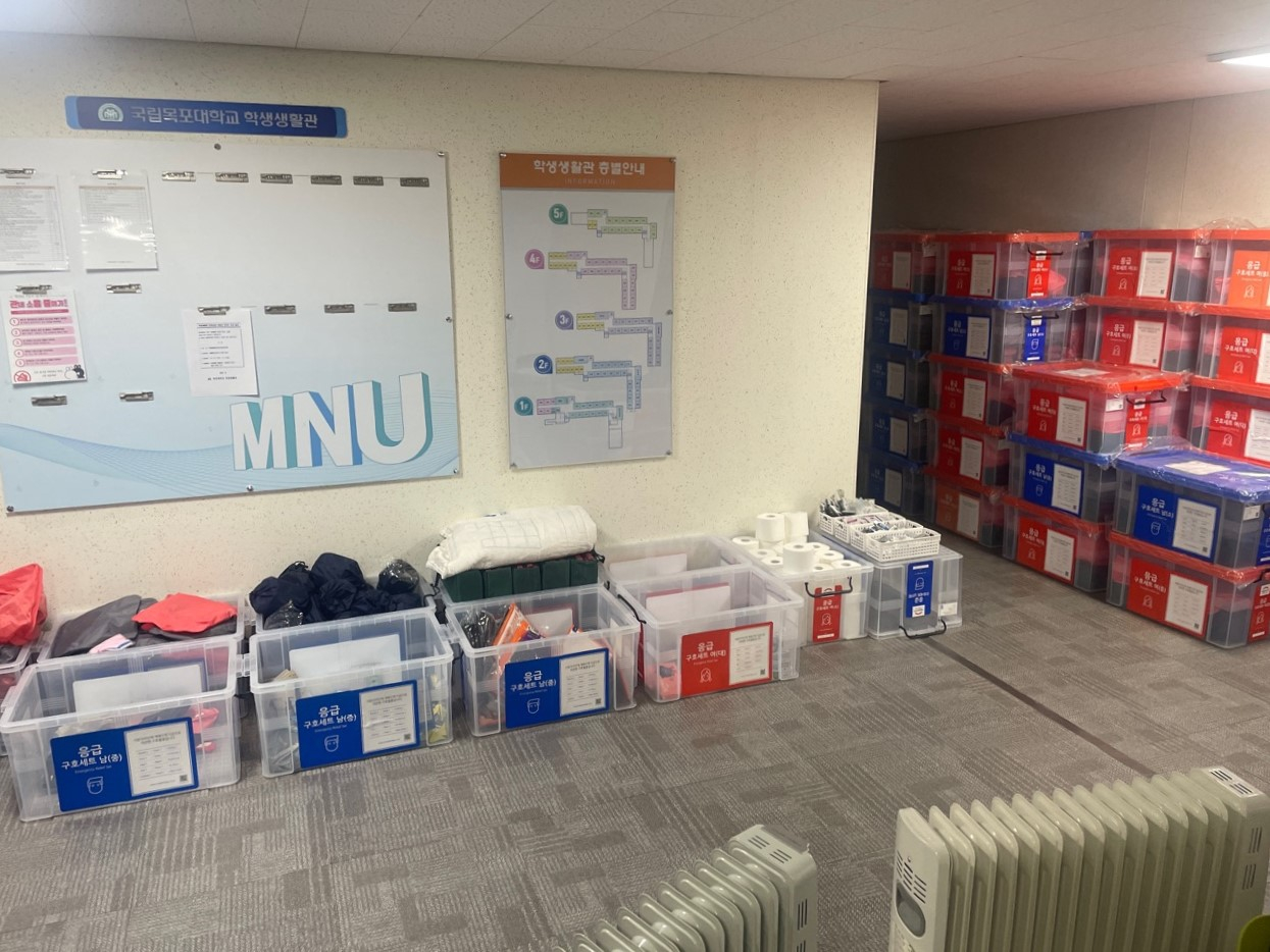 Supplies donated for bereaved families of the Jeju Air crash are lined up at Mokpo National University's dorm. [MOKPO NATIONAL UNIVERSITY]