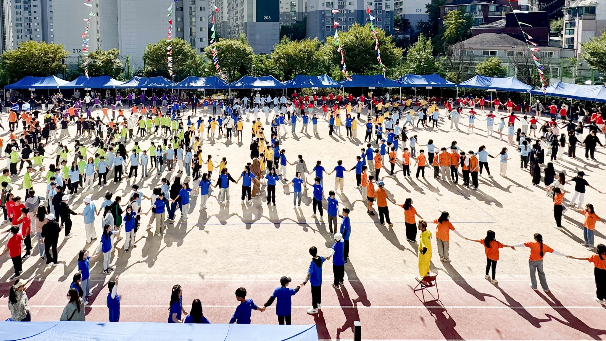 A Field Day takes place at a elementary school in Seoul on Oct. 2, 2024. [NEWS1]