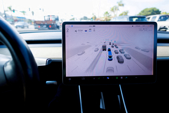 A Tesla Model 3 vehicle drives using Full Self-Driving (FSD) in Encinitas, California [REUTERS/YONHAP]