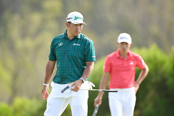 Hideki Matsuyama plays the 17th green during the third round of The Sentry at The Plantation Course at Kapalua in Hawaii on Jan. 4. [GETTY IMAGES] 