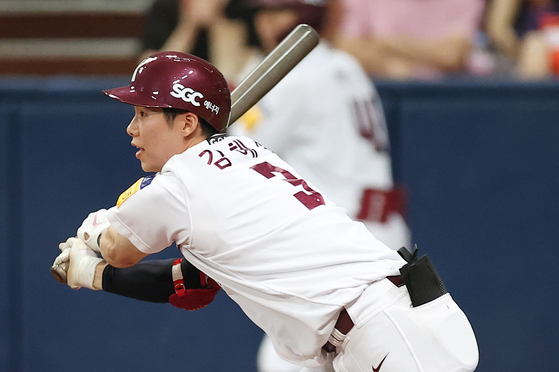 Kiwoom Heroes' Kim Hye-seong in action during a KBO game against the SSG Landers at Gocheok Sky Dome in western Seoul on Aug. 4, 2022. [YONHAP] 