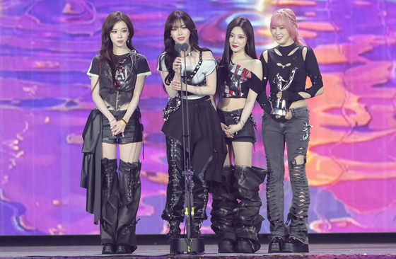 Girl group aespa of SM Entertainment speaks after winning the the Digital Song of the Year award at the 39th Golden Disc Awards held at the Mizuho PayPay Dome in Fukuoka, Japan, on Jan. 4. [GOLDEN DISC AWARDS ORGANIZING COMMITTEE]