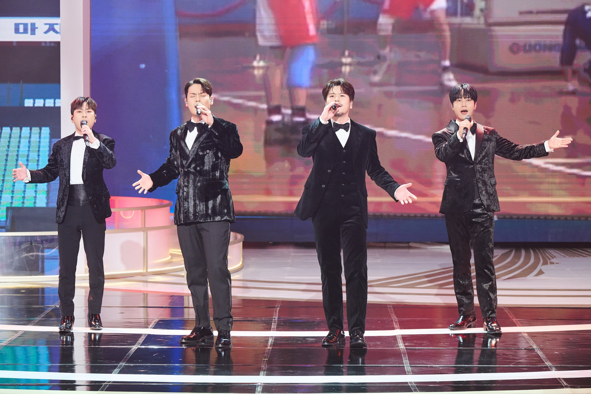 Crossover vocal group La Poem performs at the MBC Drama Awards [MBC]