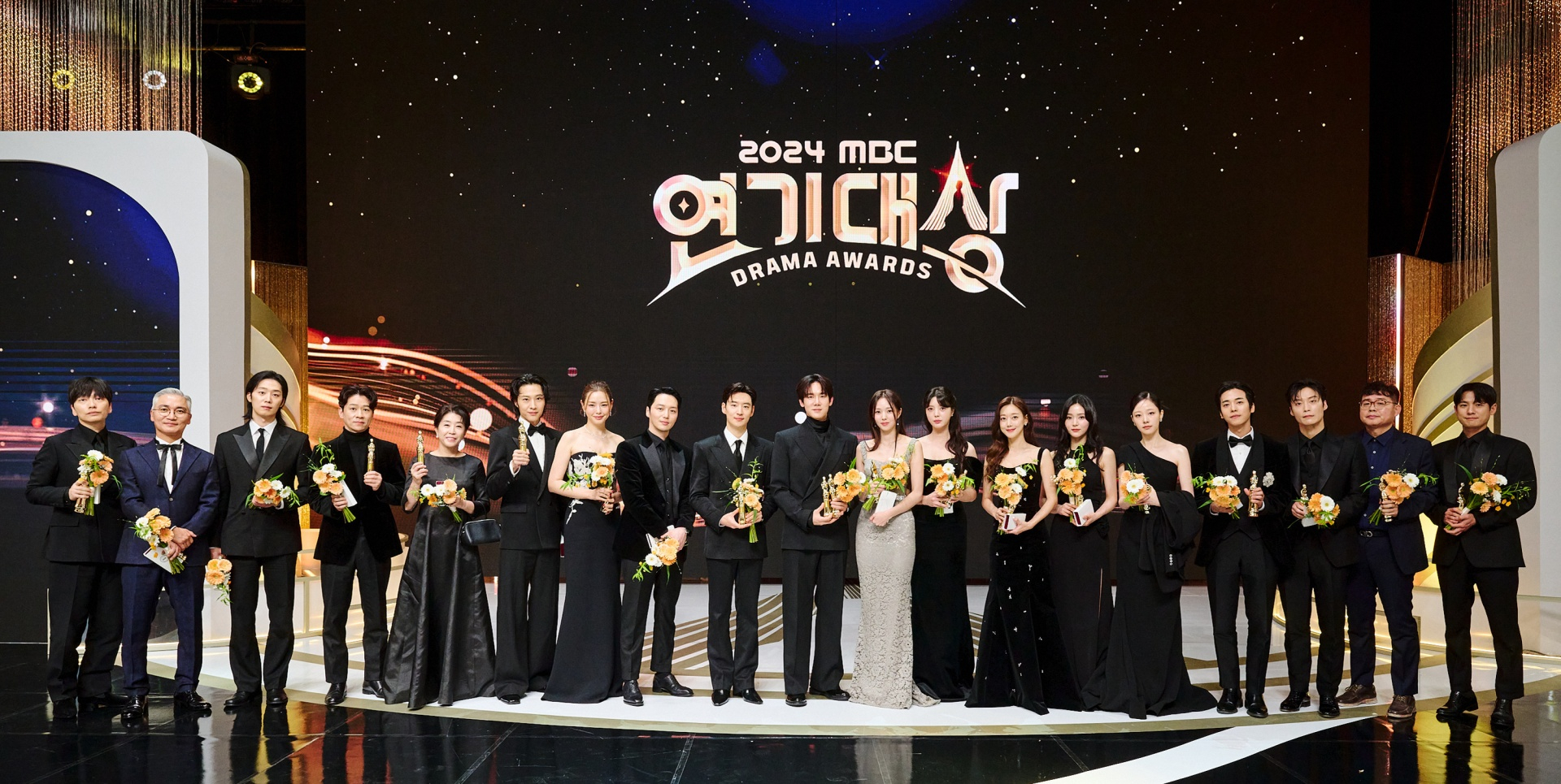 Actors pose for photos at the MBC Drama Awards on Dec. 30. [MBC]