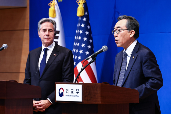 South Korean Foreign Minister Cho Tae-yul, right, speaks during a joint press conference with U.S. Secretary of State Antony Blinken at the government complex in Seoul on Jan. 6. [KIM JONG-HO]