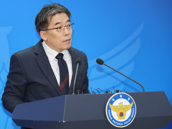 Baek Dong-heum, a senior official of the special investigative unit at the National Office of Investigation, speaks during a press briefing at the National Police Agency in Seodaemun District, western Seoul, on Jan. 6. [YONHAP]