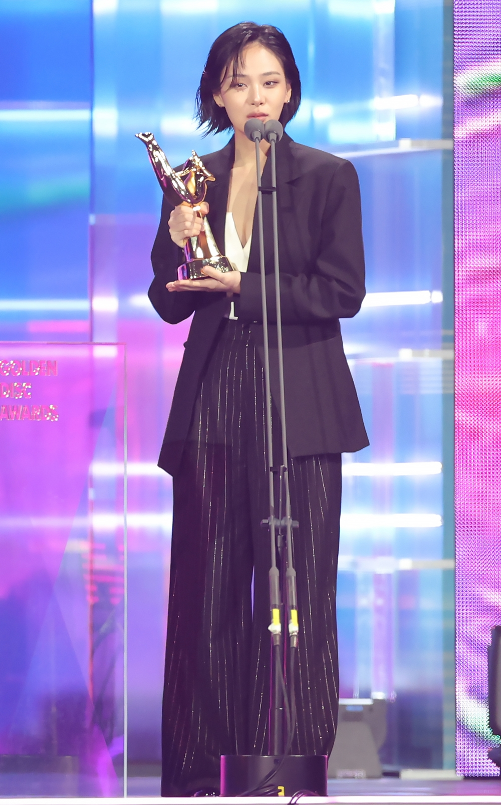 BIBI delivers her acceptance speech at the 39th Golden Disc Awards, which took place on Jan. 4 and 5 at the Mizuho PayPay Dome in Fukuoka, Japan. [GOLDEN DISC AWARDS ORGANIZING COMMITTEE]