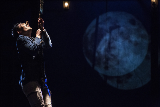 A scene from ″The Ballads for Roxanne,” set to be held from April 10 to 27 at the Myeongdong Theater in central Seoul. [NATIONAL THEATER COMPANY OF KOREA]