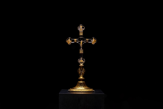″Cross of Christ and the Evangelists, with Reliquary″ (c. 1515-1520) by Valerio Belli [LOTTE MUSEUM OF ART]