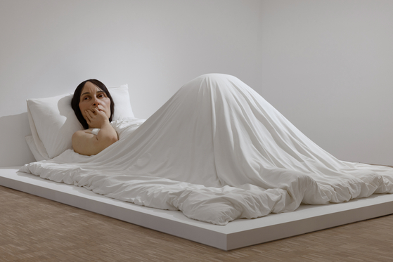 ″In Bed″ (2005) by Ron Mueck [MMCA]