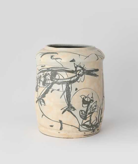 A 1991 ceramic by Shin Sang-ho [MMCA]