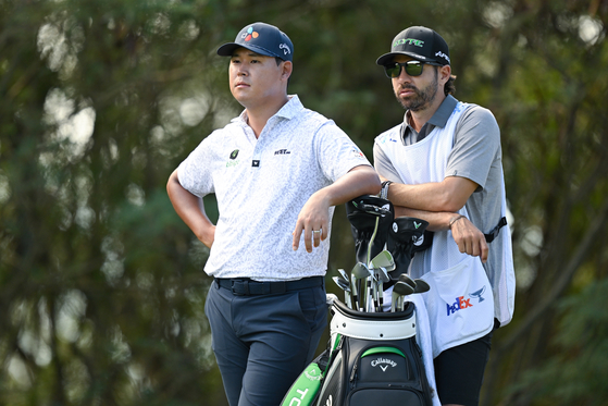Kim Si-woo stands on the 15th tee box during the second round of The Sentry at The Plantation Course at Kapalua in Kapalua, Hawaii on Jan. 3.  [GETTY IMAGES]