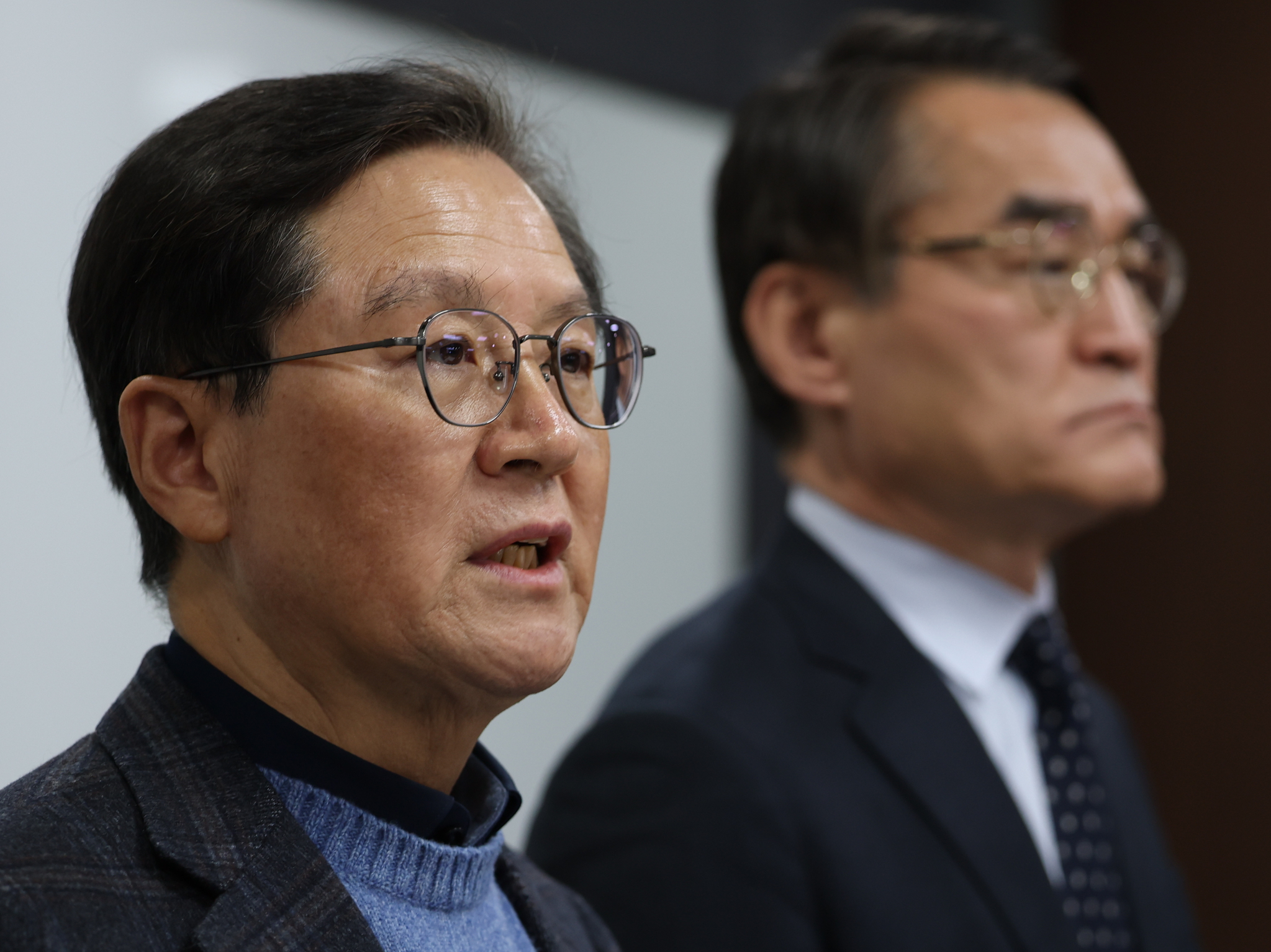 Yoon Gap-geun, a lawyer for impeached President Yoon Suk Yeol, speaks during a press conference in Seocho District, southern Seoul, on Jan. 8. [NEWS1] 