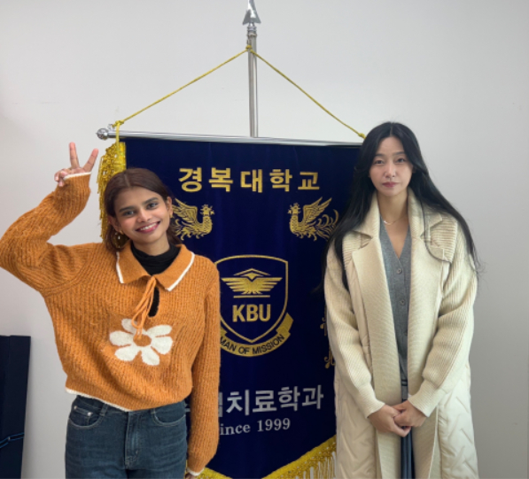 Mishra Bharti, left, a student at Kyungbok University. Bharti passed the national occupational therapist exam, becoming the first international student to do so. [KYUNGBOK UNIVERSITY]