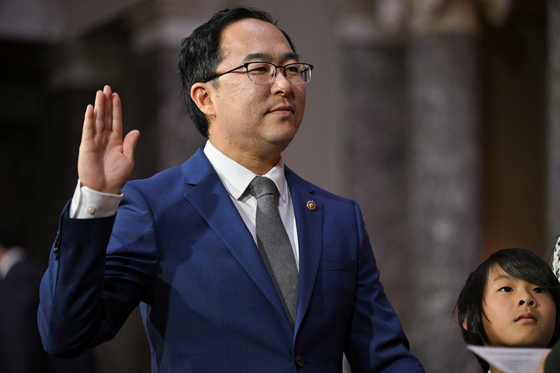 U.S. Senator Andy Kim is ceremonially sworn into office by Vice President Kamala Harris during a re-enactment in the Old Senate Chamber on the first day of the 119th Congress at the U.S. Capitol in Washington, U.S., Jan. 3. [REUTERS/YONHAP]