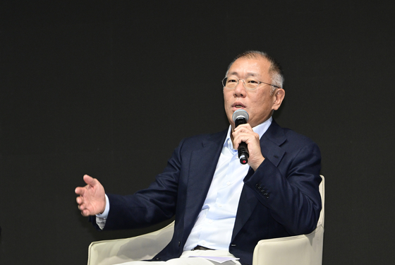 Hyundai Motor Group Executive Chair Euisun Chung speaks about the company's plans at the 2025 New Year's event held Jan. 6 at Hyundai Motorstudio Goyang in Goyang, Gyeonggi. [HYUNDAI MOTOR GROUP]