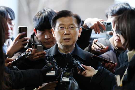 Presidential Security Service chief Park Chong-jun speaks to reporters as he appears for police questioning at the National Office of Investigation in Seodaemun District, western Seoul, on Jan. 10 for allegedly obstructing the attempted arrest of impeached President Yoon Suk Yeol. [NEWS1]