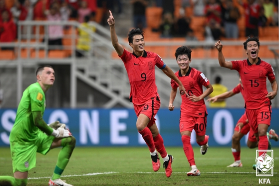 Korea's Kim Myung-jun, center, celebrates scoring during a U-17 World Cup group stage match against the United States in Indonesia on Nov. 12, 2023. [NEWS1] 