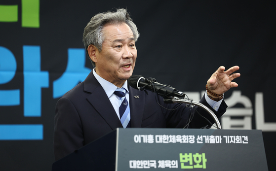 Korean Sport & Olympic Committee President Lee Kee-heung speaks during a press conference at Seoul Olympic Parktel in southern Seoul on Dec. 23, 2024. [YONHAP]