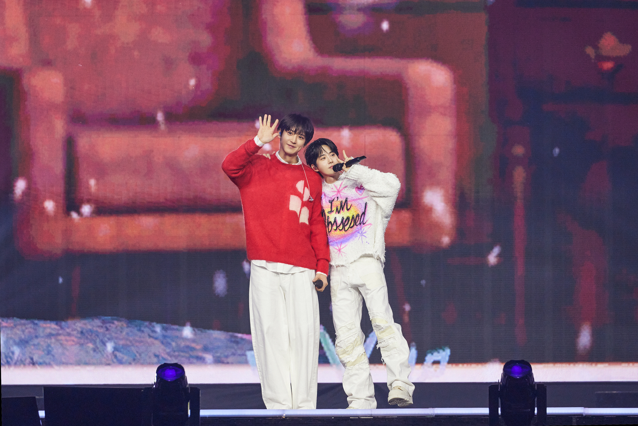 EXO members Chanyeol and Suho perform at the “SMTOWN Live 2025 [The Culture, The Future] in Seoul” held at the Gocheok Sky Dome in western Seoul on Jan. 11 and 12. [SM ENTERTAINMENT]
