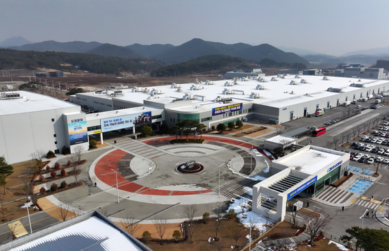 Pictured is the exterior of Gwangju Global Motors (GGM) at the Bitgreen National Industrial Complex in Gwangsan District, Gwangju, on Jan. 14. [YONHAP]