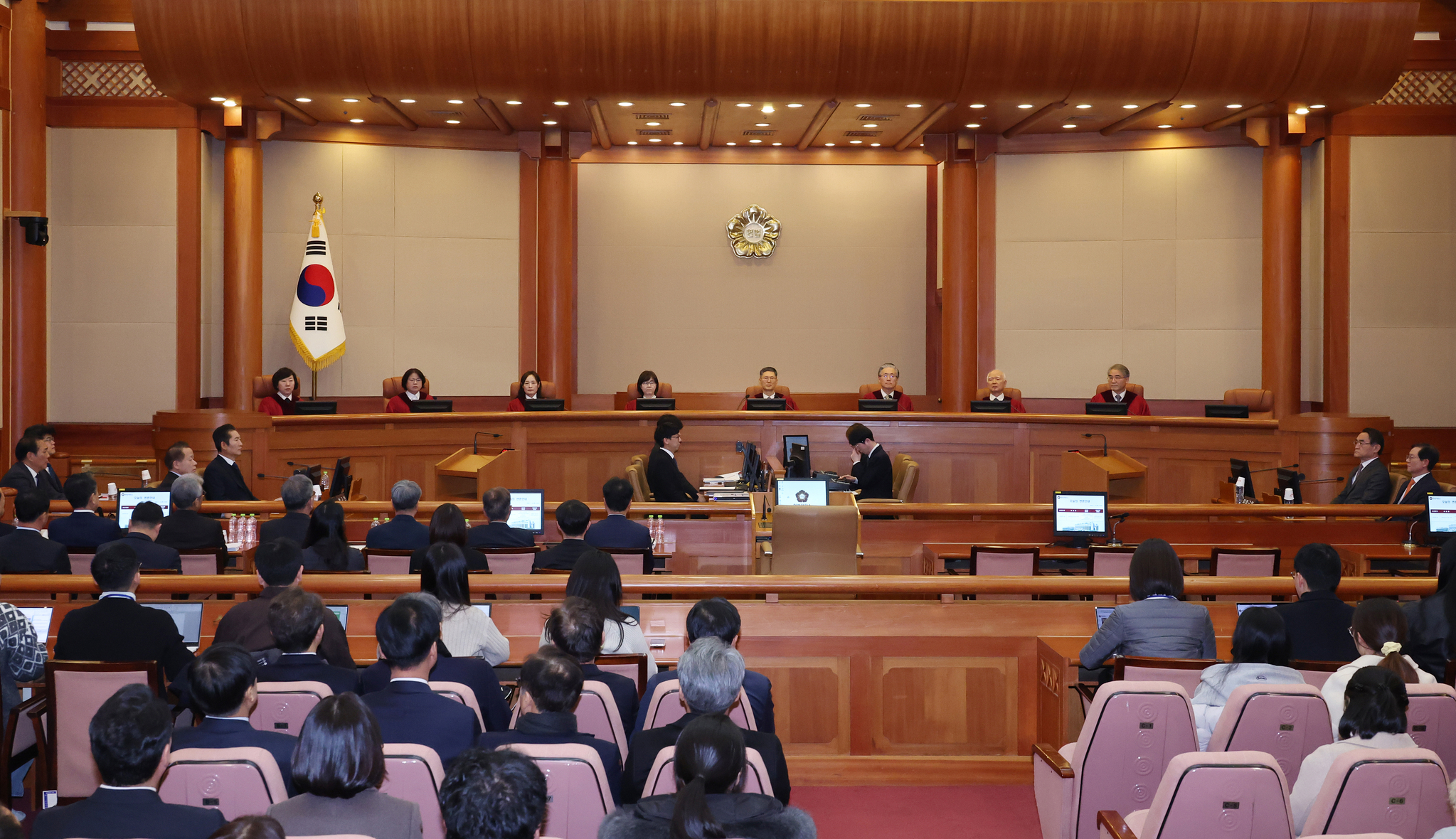 Justices of the Constitutional Court attend the first formal hearing of President Yoon Suk Yeol's impeachment trial inside the court's main chamber in Jongno District, central Seoul, on Jan. 14. [JOINT PRESS CORPS]
